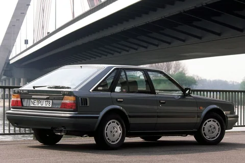Nissan Bluebird 2.0 LX 1988 view 2