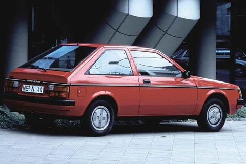 Nissan Cherry 1300 DX 1982 view 2
