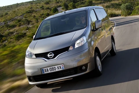 Nissan Evalia 1.6 Connect Edition 2013 view 2