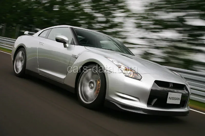 Nissan GT-R Base 2009 front view