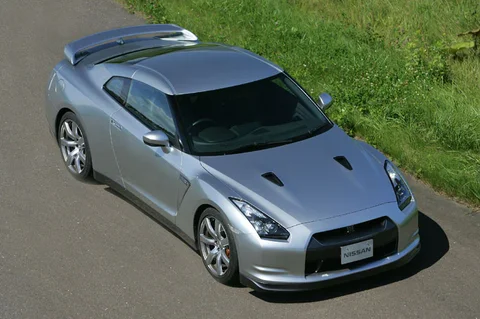 Nissan GT-R Track Pack 2012 view 5