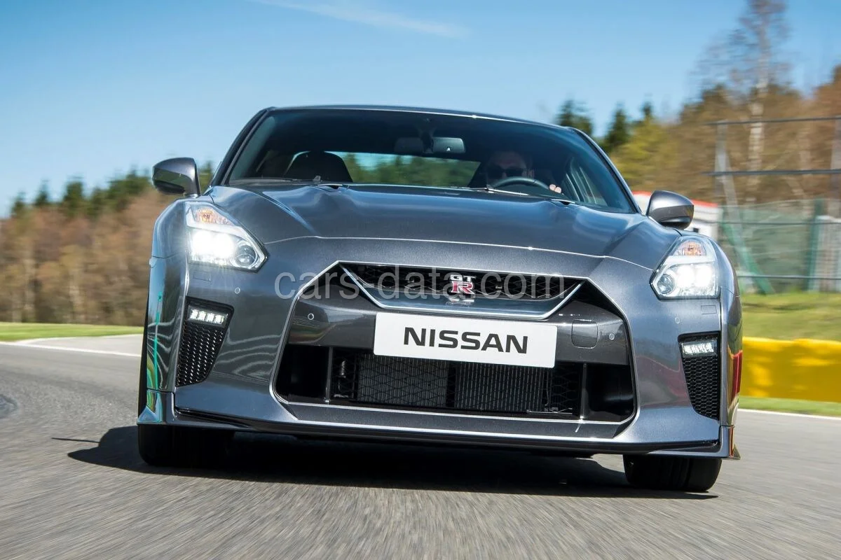 Nissan GT-R Prestige 2016 front view