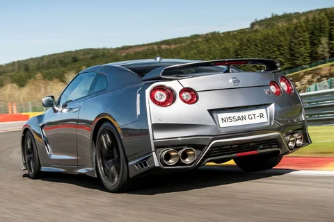 Nissan GT-R Prestige 2016 view 2