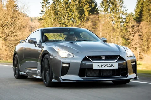 Nissan GT-R Prestige 2016 view 3