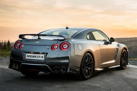 Nissan GT-R Prestige 2016 view 4