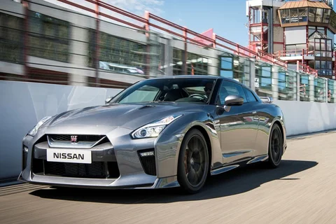 Nissan GT-R Prestige 2016 view 6