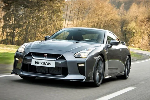 Nissan GT-R Prestige 2016 view 10