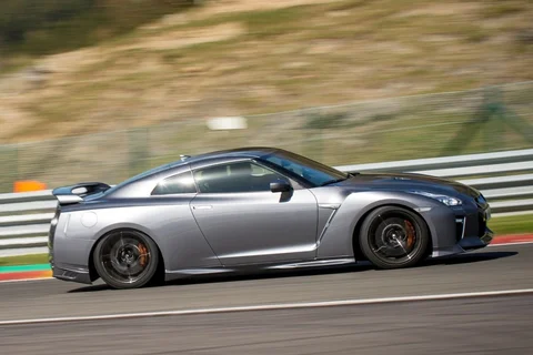 Nissan GT-R Prestige 2016 view 11