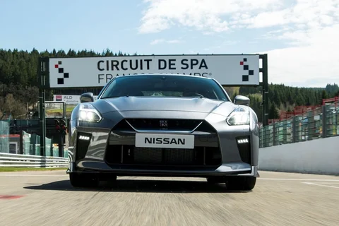 Nissan GT-R Prestige 2016 view 12