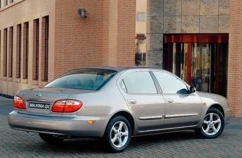 Nissan Maxima QX 3.0 Elegance 2000 view 9