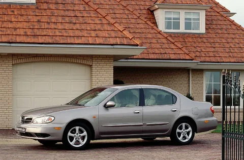 Nissan Maxima QX 3.0 Elegance 2000 view 3