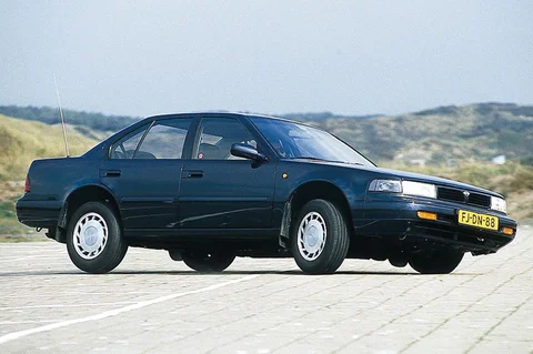 Nissan Maxima 3.0 1989 view 2