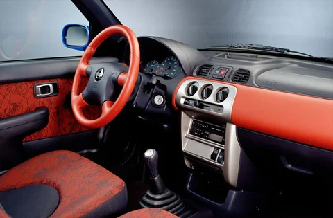 Nissan Micra 1.0 2000 view 7