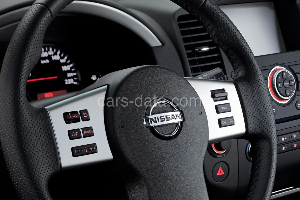 Nissan Navara Double Cab 2.5 dCi Optima 2015 front view