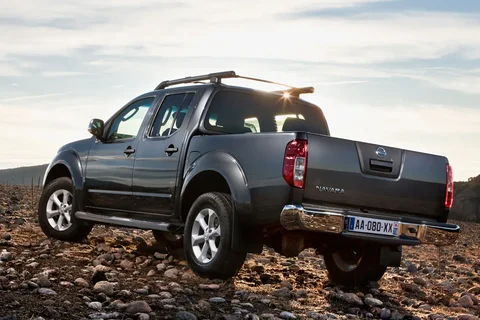 Nissan Navara Double Cab 2.5 dCi Optima 2015 view 3