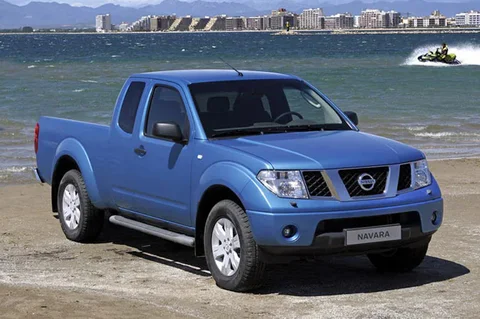 Nissan Navara King Cab 2.5 dCi Optima 2015 view 3