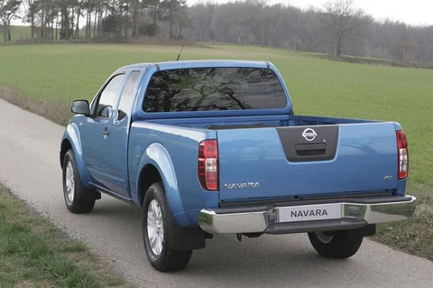 Nissan Navara King Cab 2.5 dCi Optima 2015 view 4