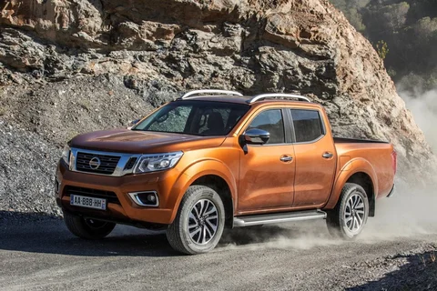 Nissan Navara NP300 Navara Double Cab 2.3 dCi 160 Acenta 2019 view 2