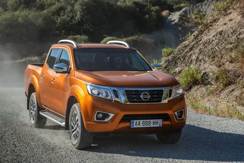 Nissan Navara NP300 Navara Double Cab 2.3 dCi 160 Acenta 2019 view 3