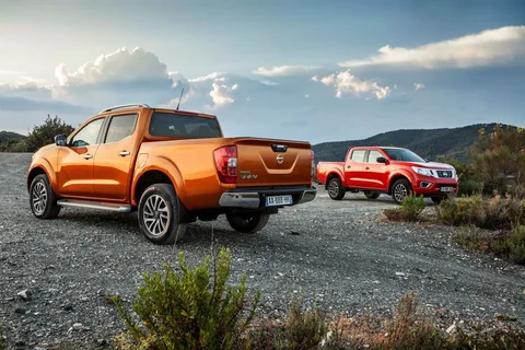 Nissan Navara NP300 Navara Double Cab 2.3 dCi 160 Acenta 2019 view 4