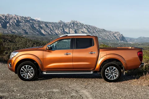 Nissan Navara NP300 Navara Double Cab 2.3 dCi 160 Acenta 2019 view 6