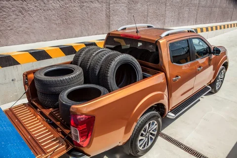 Nissan Navara NP300 Navara Double Cab 2.3 dCi 160 Acenta 2019 view 8