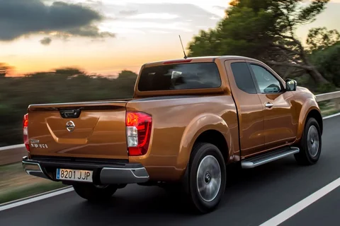 Nissan Navara NP300 Navara King Cab 2.3 dCi 160 Acenta 2019 view 2