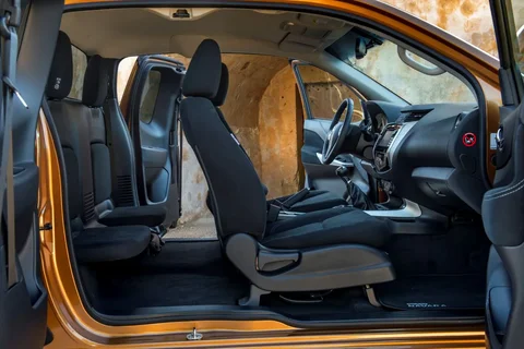 Nissan Navara NP300 Navara Double Cab 2.3 dCi 160 Acenta 2019 view 10