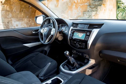 Nissan Navara NP300 Navara Double Cab 2.3 dCi 160 Acenta 2019 view 11