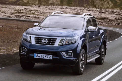 Nissan Navara NP300 Navara Double Cab 2.3 dCi 190 Acenta 2016 view 3