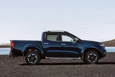 Nissan Navara NP300 Navara Double Cab 2.3 dCi 190 Acenta 2016 view 4