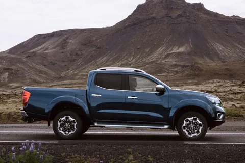Nissan Navara NP300 Navara Double Cab 2.3 dCi 190 Acenta 2016 view 10