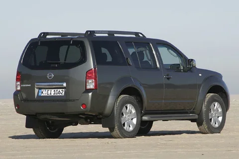 Nissan Pathfinder 2.5 dCi XE 2005 view 12