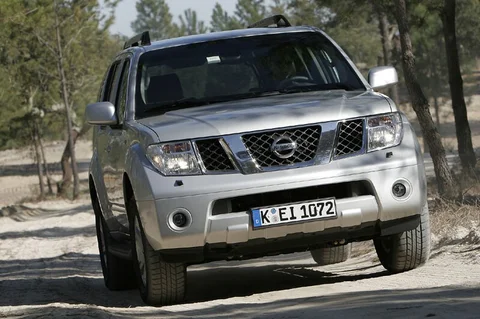 Nissan Pathfinder 2.5 dCi XE 2005 view 2