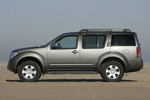 Nissan Pathfinder 2.5 dCi XE 2005 view 3
