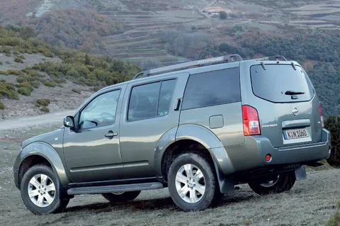 Nissan Pathfinder 2.5 dCi XE 2005 view 4