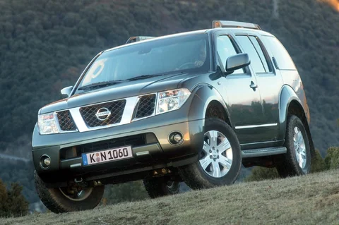 Nissan Pathfinder 2.5 dCi XE 2005 view 5