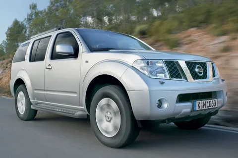 Nissan Pathfinder 2.5 dCi XE 2005 view 6