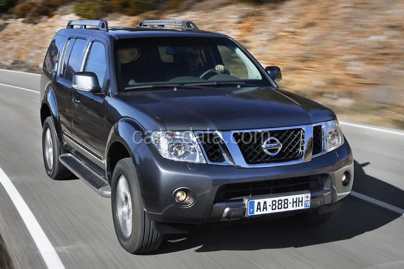 Nissan Pathfinder Van 2.5 dCi XE 2012 front view