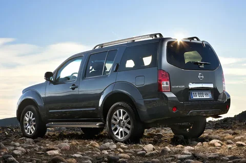 Nissan Pathfinder Van 2.5 dCi XE 2012 view 2