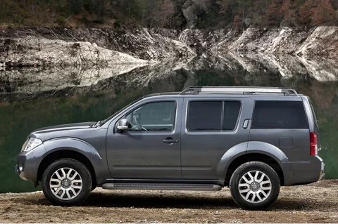 Nissan Pathfinder Van 2.5 dCi XE 2012 view 3