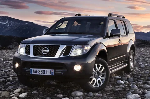 Nissan Pathfinder Van 2.5 dCi XE 2012 view 4