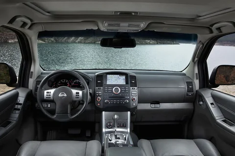 Nissan Pathfinder Van 2.5 dCi XE 2012 view 8