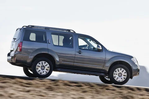 Nissan Pathfinder Van 2.5 dCi XE 2012 view 9
