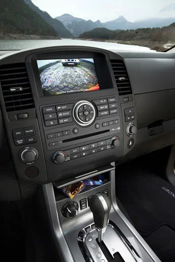 Nissan Pathfinder Van 2.5 dCi XE 2012 view 11