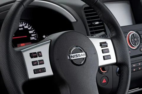 Nissan Pathfinder Van 2.5 dCi XE 2012 view 12