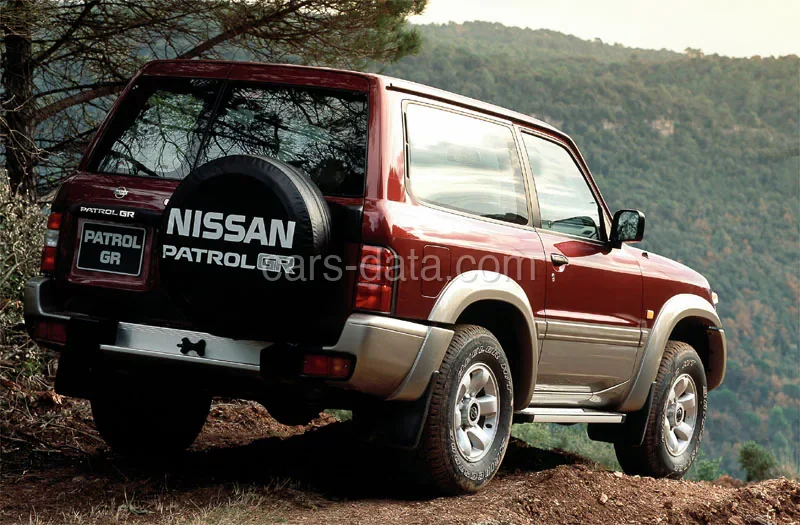 Nissan Patrol GR 2.8 Turbo D 1998 front view