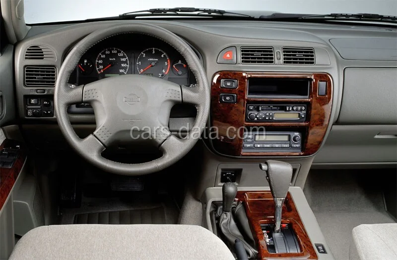 Nissan Patrol GR 2.8 Turbo D 1998 front view