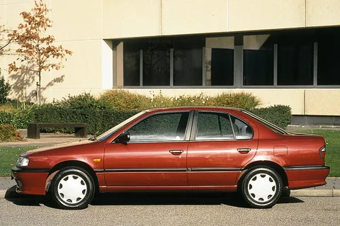 Nissan Primera 2.0 SE 1994 view 3
