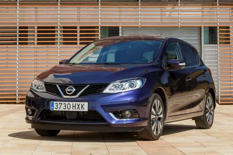 Nissan Pulsar dCi 110 Tekna 2014 view 2